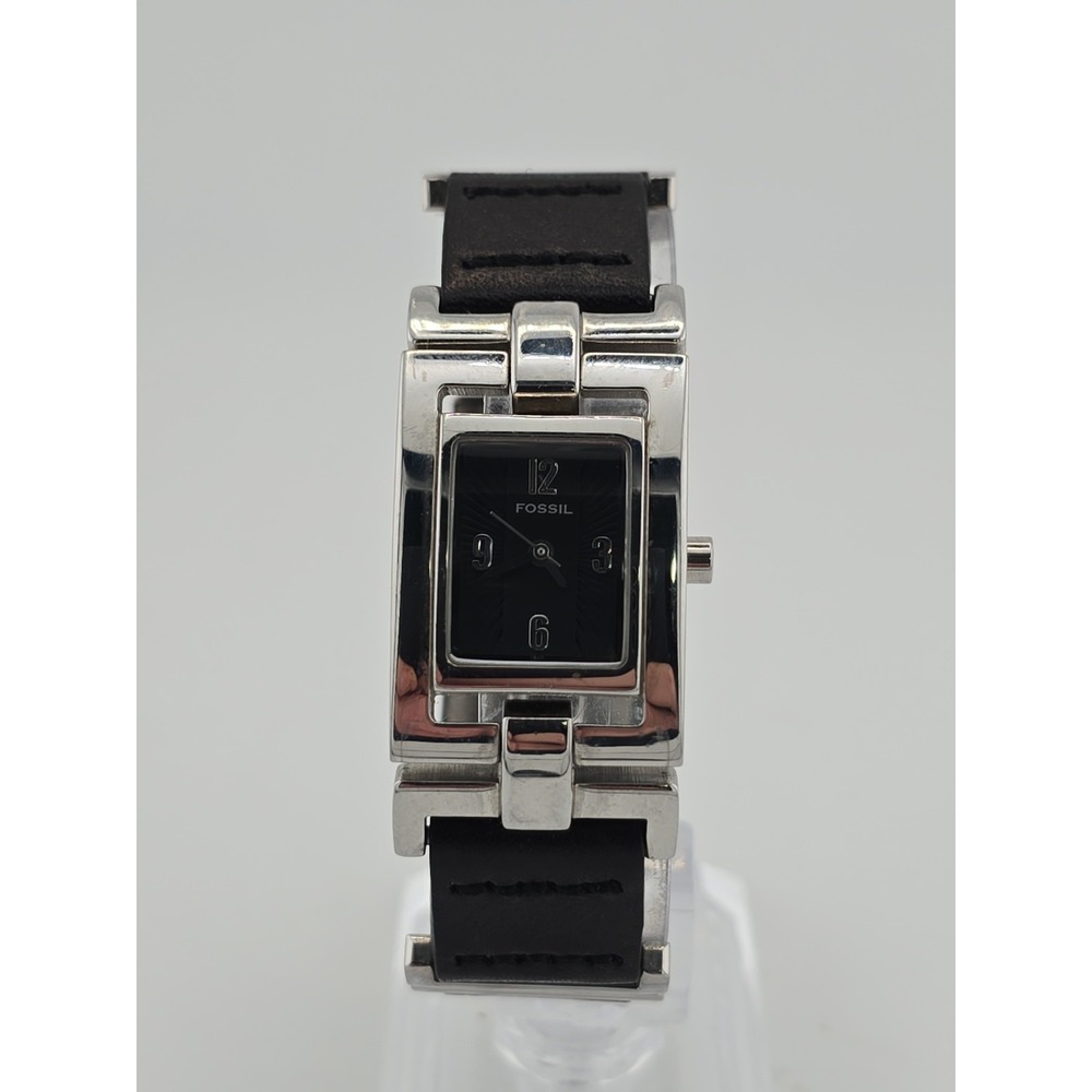 Vintage Fossil F2 Womens Watch 21mm Black Silver Tone Leather New Battery 6.25"